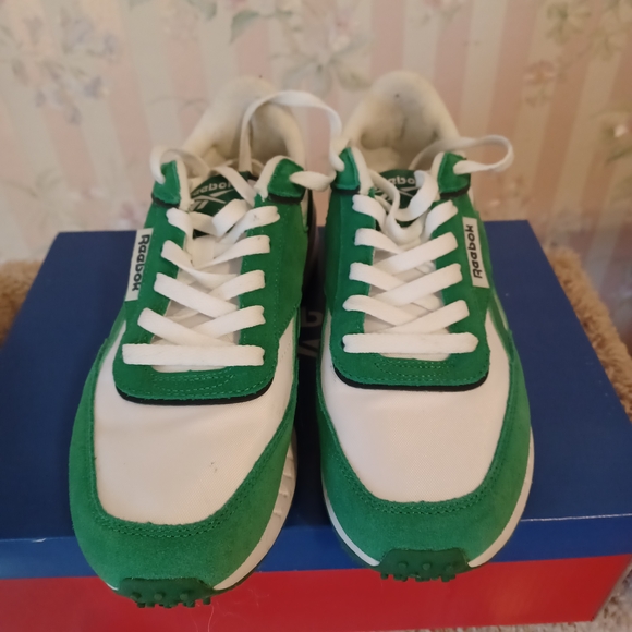 Reebok Womens Green and White Sneakers - Picture 8 of 9